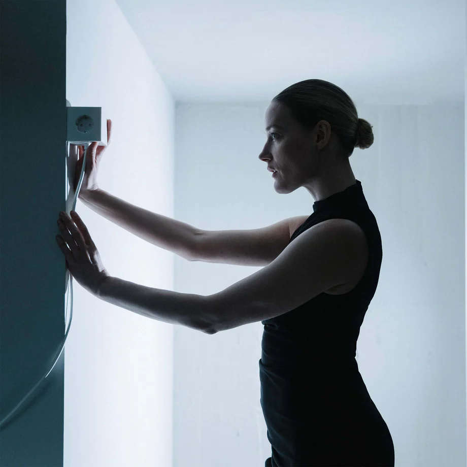 Square 1 with 30W Dual USBC & Magnetic base, 3m, Martinelli Luce edition Vit från Avolt - Grenuttag fr&aring;n Avolt med en stilren design med en l&aring;ng sladd i PVC, en kub i &aring;tervunnen plast och en magnetplatta i botten f&ouml;r att kunna h&auml;ngas upp p&aring; v&auml;ggen.