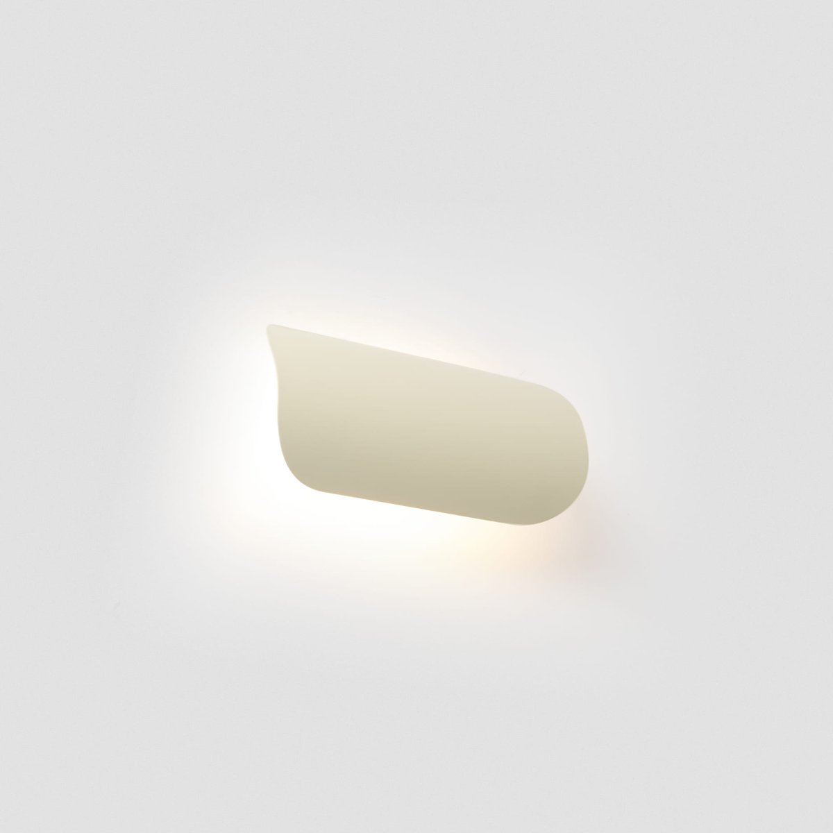 Novo 25cm Beige vägglampa från Faro Barcelona - Tillverkad i metall och kan monteras b&aring;de vertikalt och horisontellt &ndash; perfekt f&ouml;r anpassningsbara interi&ouml;rer.