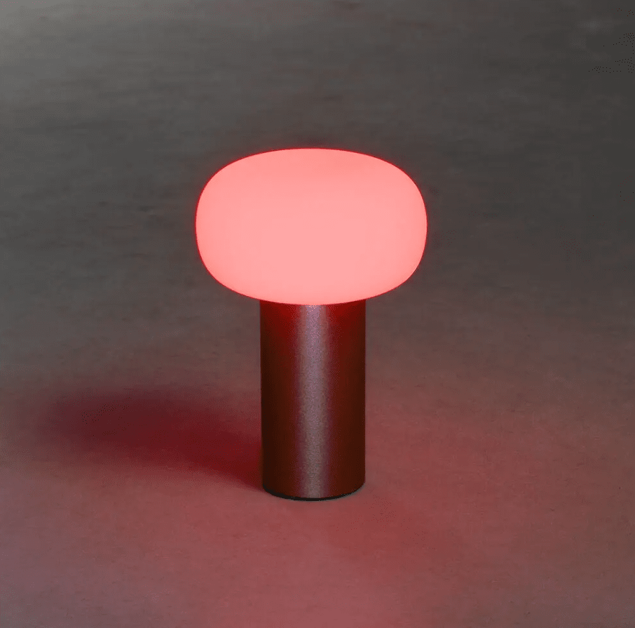 Antibes 20cm Rost portabel från Konstsmide - Ut&ouml;ver det &auml;r lampan utrustad med RGB f&auml;rger s&aring; du kan v&auml;lja mellan sju olika f&auml;rger, t.
