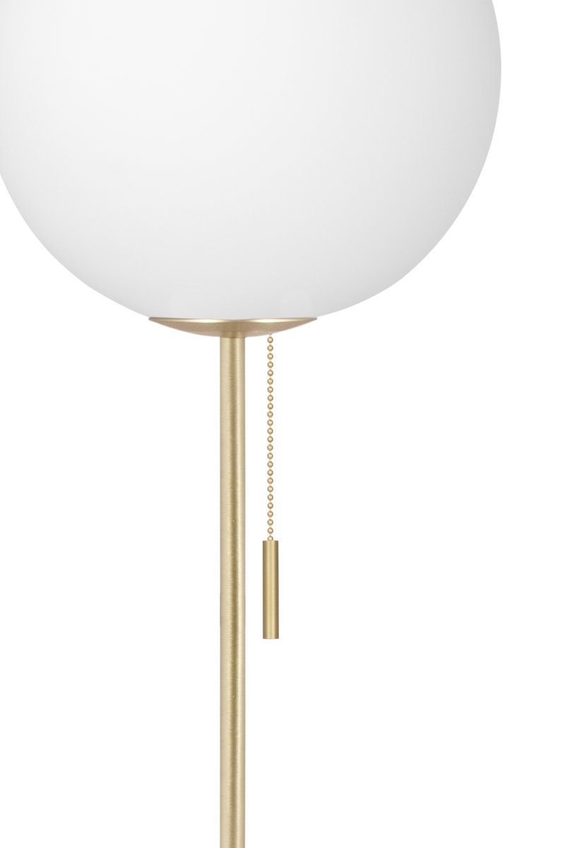 Torrano Vit marmor golvlampa från Globen Lighting - Torrano har en fot i vacker solid sten, metalldetaljer och en glaskupa i mattvitt glas.