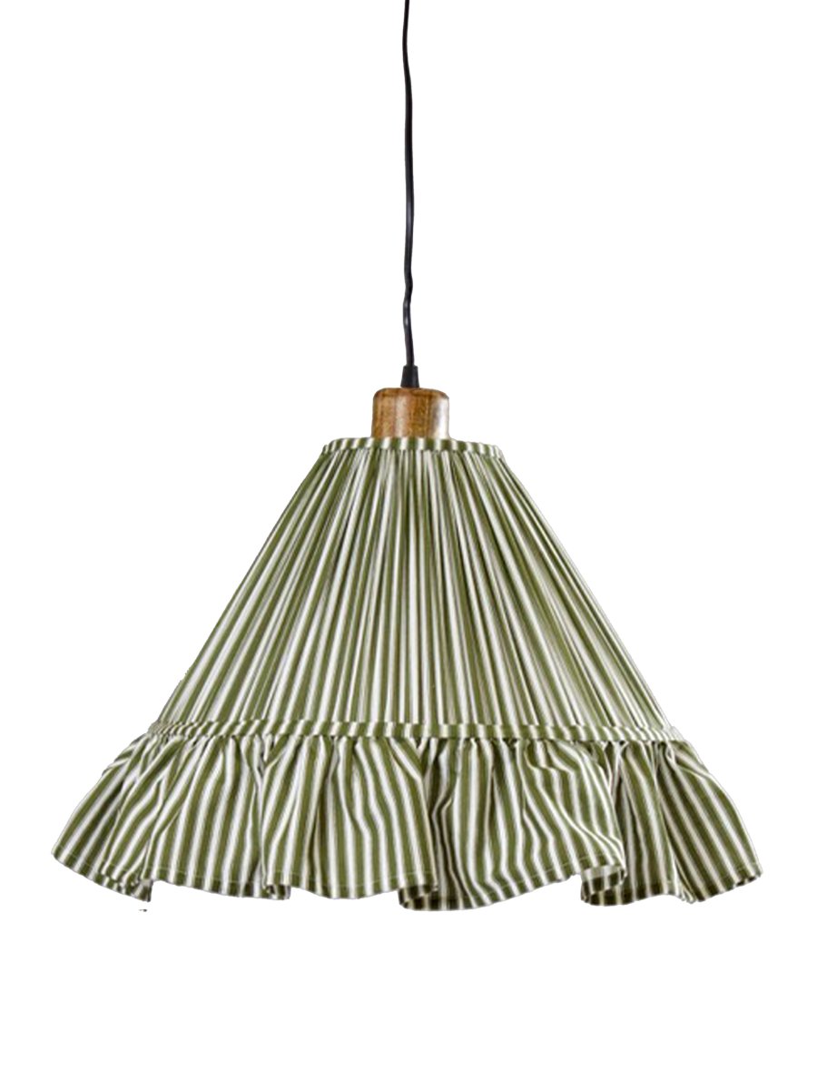 Estrid Ø40 Grön taklampa från PR Home - Lampsk&auml;rmen &auml;r kl&auml;dd i randigt textil och har en l&auml;tt konisk form som avslutas med en gener&ouml;s volang nedtill.
