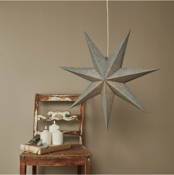 Cotton Ø60 Grön från Star Trading - Pappersstj&auml;rna kl&auml;dd med tygi en dov gr&ouml;n f&auml;rg f&ouml;r den perfekta naturk&auml;nslan.