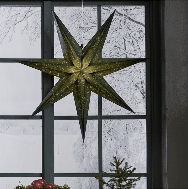 Holly Ø75 Grön från Star Trading - Stj&auml;rnan skapar julst&auml;mning i hemmet och har ett fint h&aring;lm&ouml;nster som ger ett fint sken.