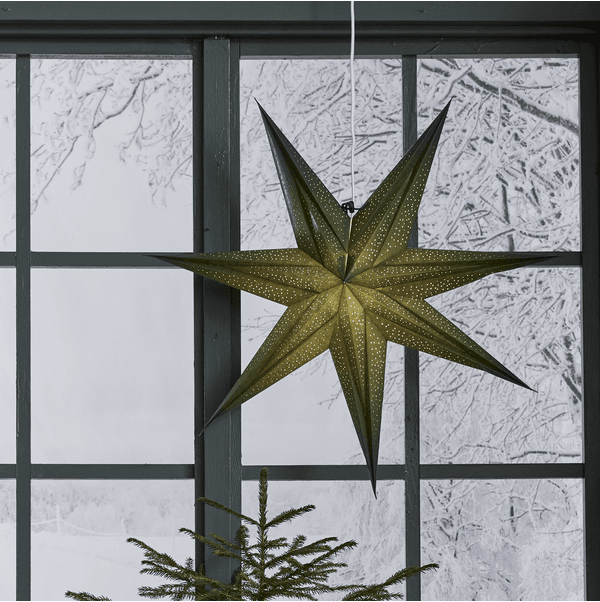 Holly Ø60 Grön från Star Trading - Stj&auml;rnan skapar julst&auml;mning i hemmet och har ett fint h&aring;lm&ouml;nster som ger ett fint sken.