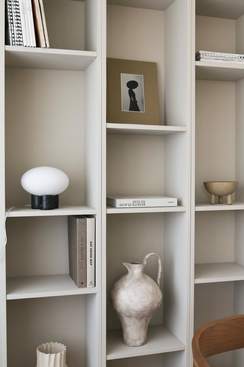 Mammut 18cm Svart bordslampa från Globen Lighting - Mammut &auml;r en exklusiv och lekfull bordslampa med dess korta ben och stora glaskupa.