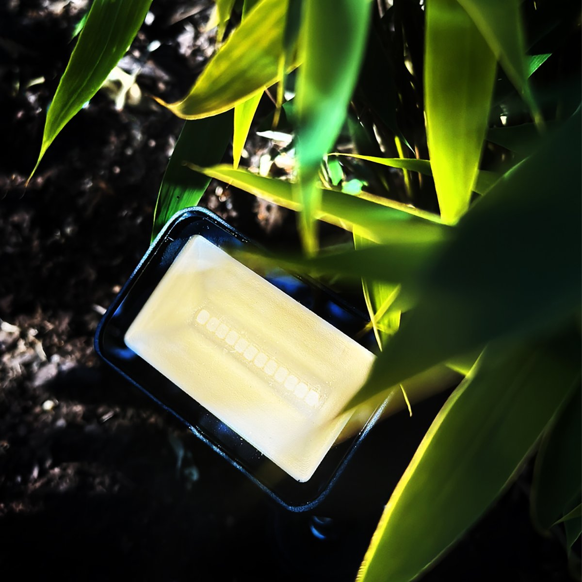 Stella Mörkgrå från Lightson - Stella &auml;r en m&ouml;rkgr&aring; markspot i aluminium som med sin bredstr&aring;lande ljusbild skapar en mjuk och j&auml;mn belysning som lyfter fram detaljerna i utemilj&ouml;n.