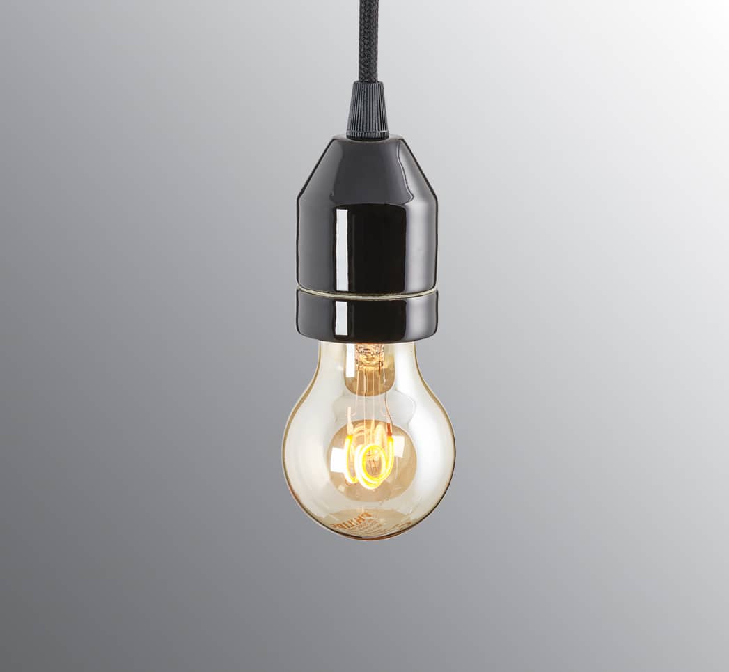 Klack Ø5 Svart taklampa från Ifö electric - Den minimalistiska designen g&ouml;r att den passar i m&aring;nga olika milj&ouml;er och kan med f&ouml;rdel kombineras med en dekorativ ljusk&auml;lla.