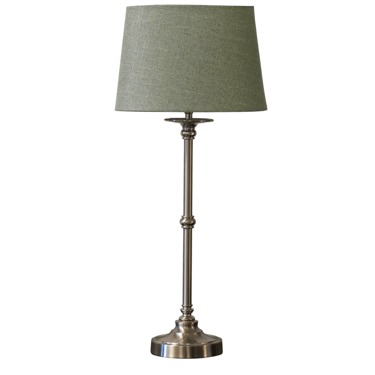 Axel 60cm Silver/grön bordslampa från Lampan - Axel blir ett stilfullt inslag p&aring; exempelvis ett sidobord, en byr&aring; eller i ett f&ouml;nster och passar in i m&aring;nga olika inredningsstilar.
