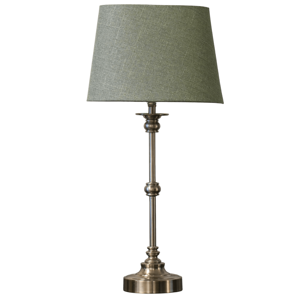 Axel Mini 50cm Silver/grön bordslampa från Lampan - Lampfoten &auml;r tillverkad i metall med en vacker satin silverfinish som ger lampan en varm och tidl&ouml;s karakt&auml;r.