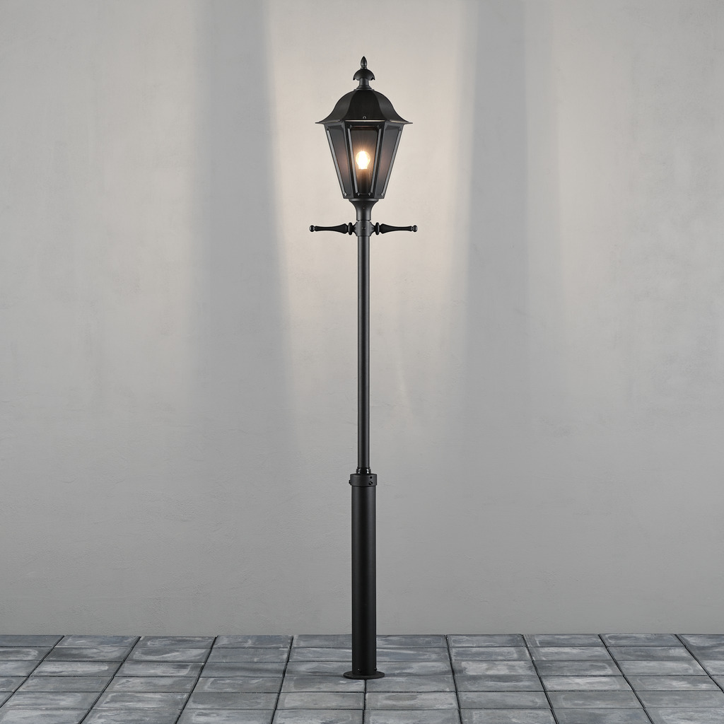 Pallas 260cm Svart stolpe från Konstsmide - Pallas lyktstolpe &auml;r en klassisk och elegant utomhuslampa med en vacker lykta i klart glas.