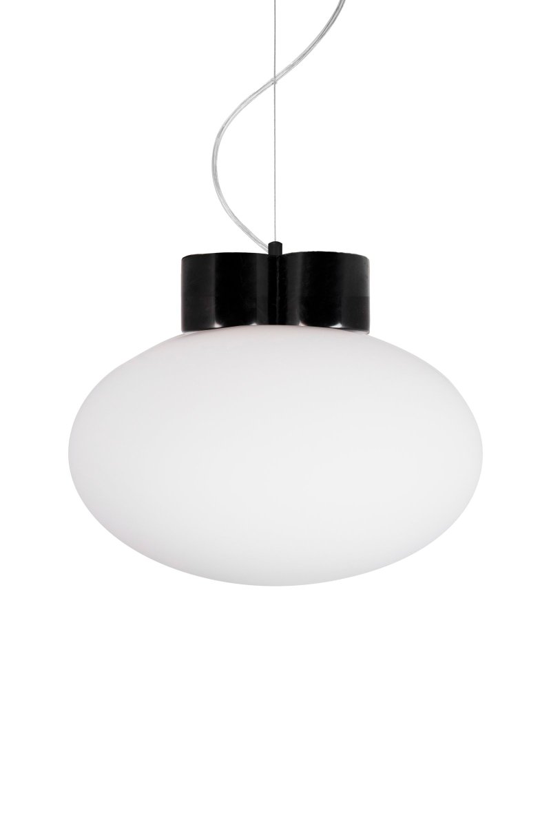 Mammut Ø30 Svart taklampa från Globen Lighting - Mammut &auml;r en exklusiv och lekfull taklampa med dess korta toppdel i sten och stora glaskupa.