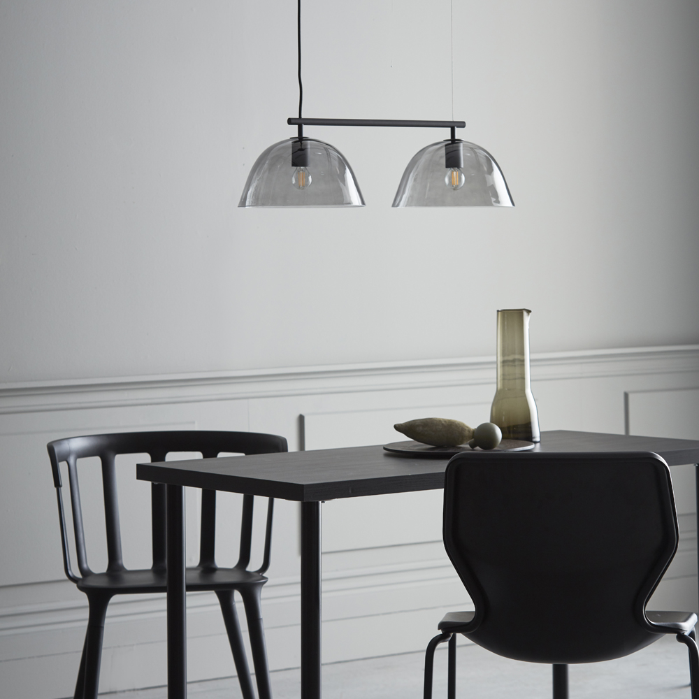 Wendo 70cm Svart taklampa från CO Bankeryd - Wendo taklampa passar utm&auml;rkt &ouml;ver rektangul&auml;ra matbord d&auml;r lampan ger ett bra ljus samtidigt som den skapar karakt&auml;r i rummet.