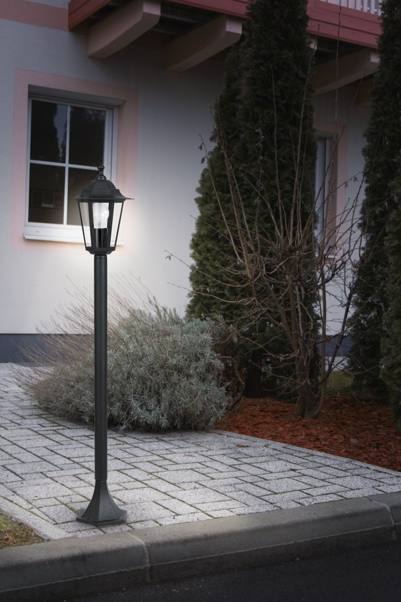 Laterna 100cm Svart pollare från Eglo - Den robusta konstruktionen med IP44 g&ouml;r lampan t&aring;lig mot v&auml;der och vind, samtidigt som den eleganta formen passar i de flesta utomhusmilj&ouml;er.