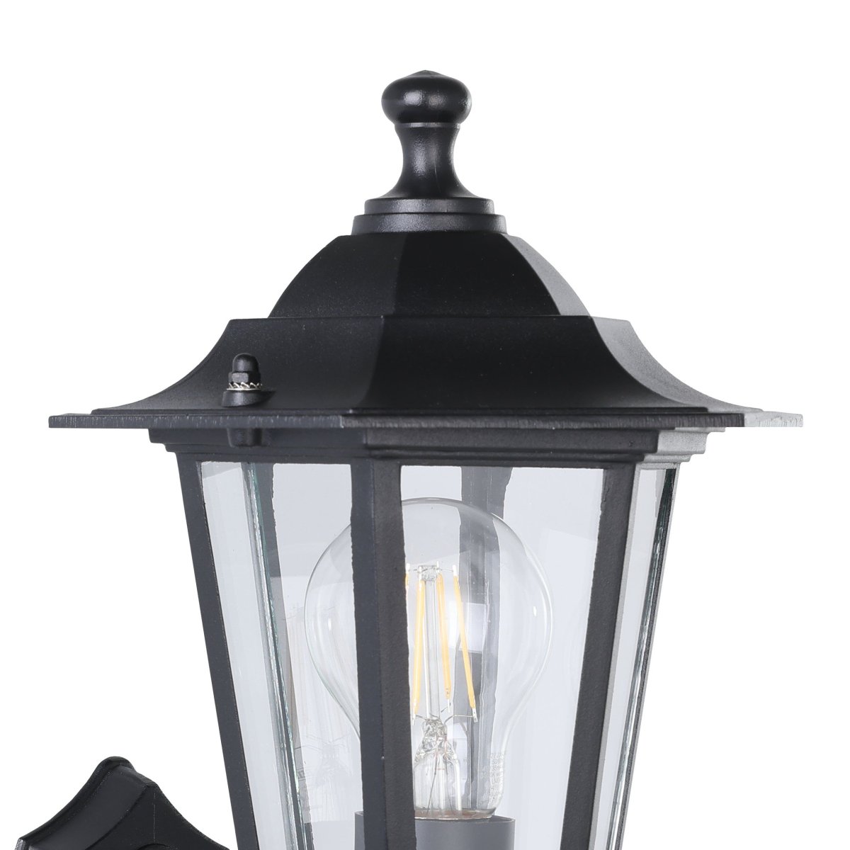 Laterna Svart utelampa från Eglo - Denna klassiska fasadlampa i svart aluminium har en tidl&ouml;s laternform som passar perfekt vid entr&eacute;er, fasader och uteplatser.
