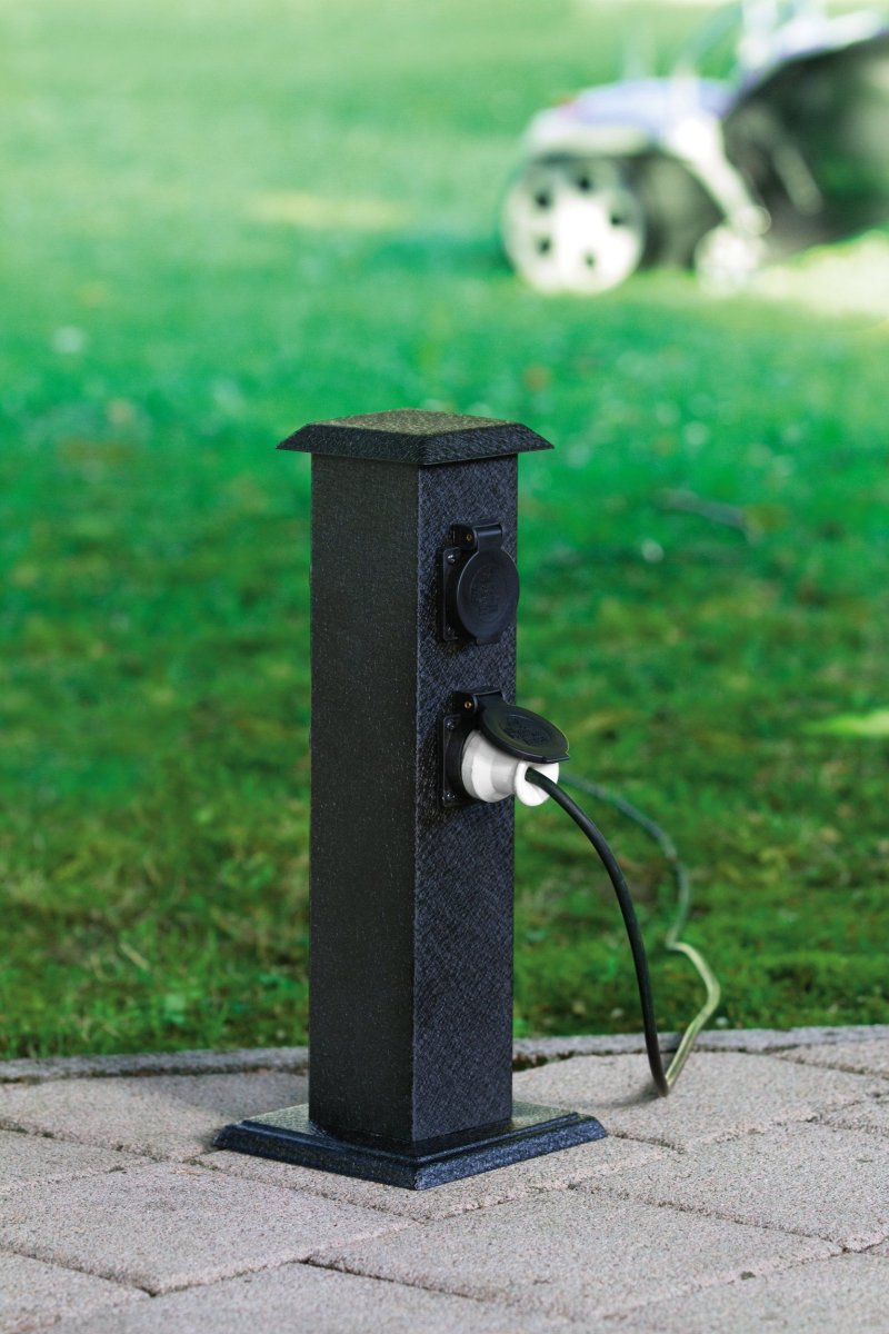 Park 40cm Svart pollare från Eglo - Den t&aring;liga konstruktionen och IP44-klassningen g&ouml;r den anpassad f&ouml;r utomhusbruk.