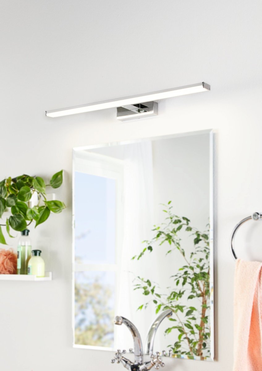 Pandella 60cm Krom badrumslampa från Eglo - Pandella spegelbelysning &auml;r en stilren och funktionell lampa anpassad f&ouml;r badrumsmilj&ouml;.