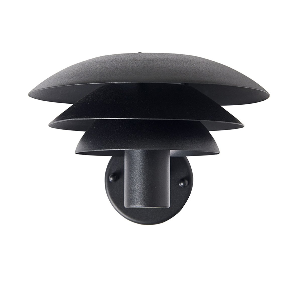 DL20 Svart utelampa från Dyberg Larsen - Lampan har tre ikoniska sk&auml;rmar i olika storlekar som sprider ett magiskt ljus och &auml;r tillverkad av rostfritt st&aring;l med eleganta matt svarta sk&auml;rmar.