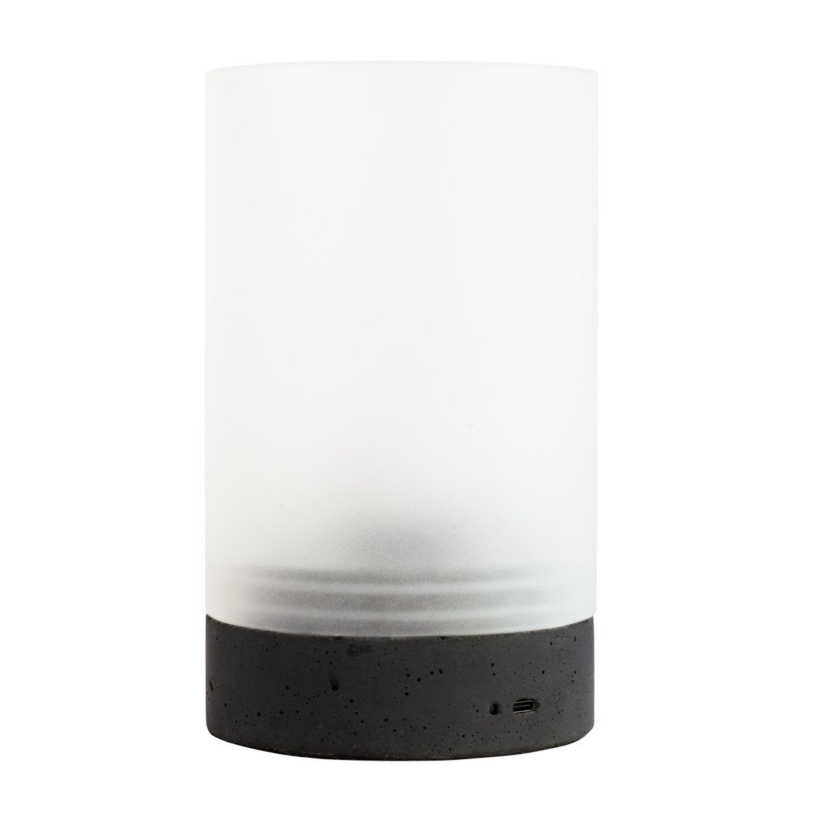 Cozy 20cm Grå portabel från Dyberg Larsen - Cozy bordslampa skapar en varm och inbjudande atmosf&auml;r med sin eleganta design och funktionalitet.