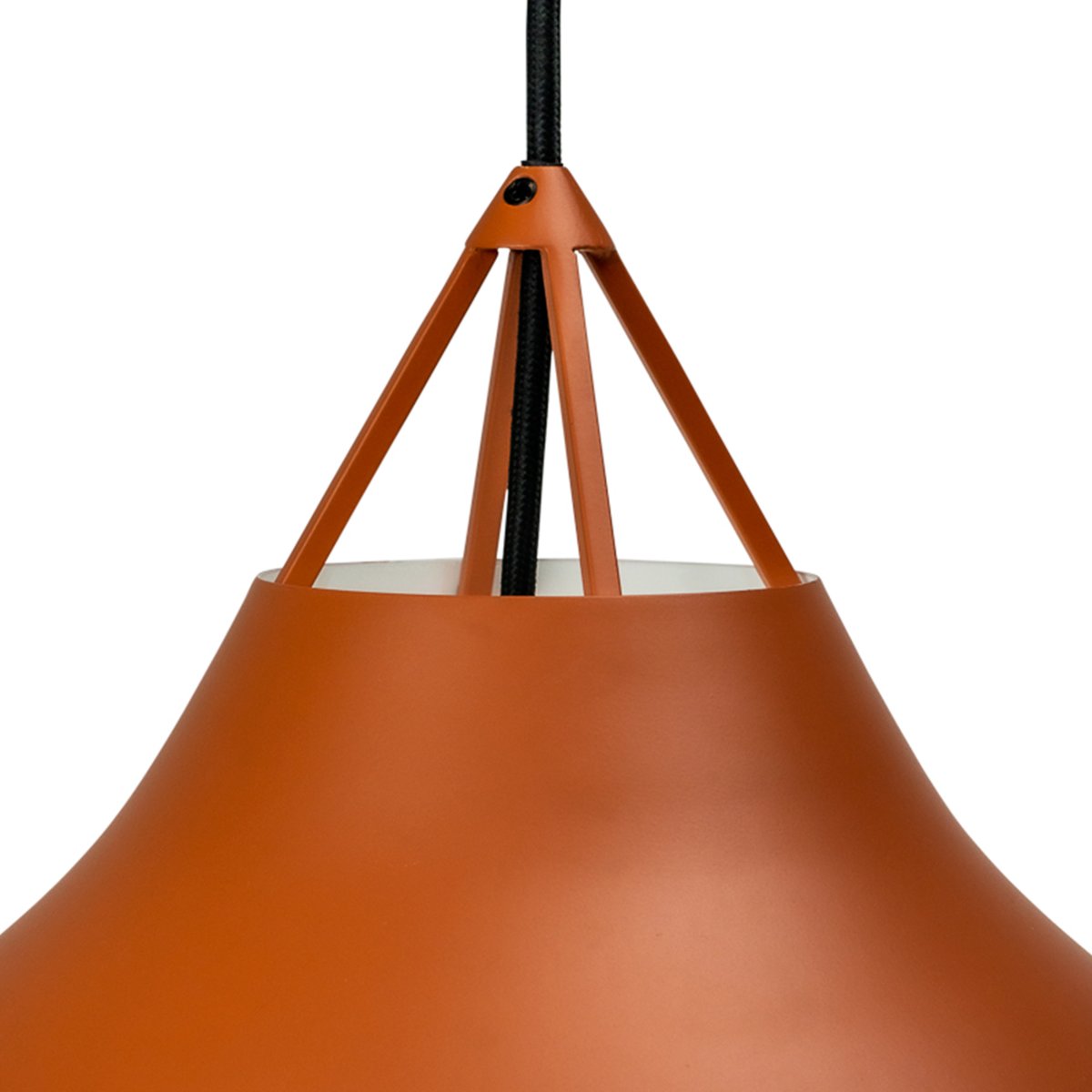 Pyra Ø30 Cognac taklampa från Dyberg Larsen - Pyra &auml;r designad av Frank Kerdil f&ouml;r Dyberg Larsen, och &auml;r en lampa som f&ouml;rh&ouml;jer b&aring;de ljuskvalitet och stil i ditt hem.