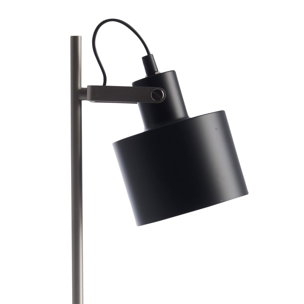Ocean 43cm Svart skrivbordslampa från Dyberg Larsen - Ocean charmar med sin retrodesign och en touch av modern stil, vilket g&ouml;r den idealisk b&aring;de i sovrummet och som indirekt ljusk&auml;lla i vardagsrummet.