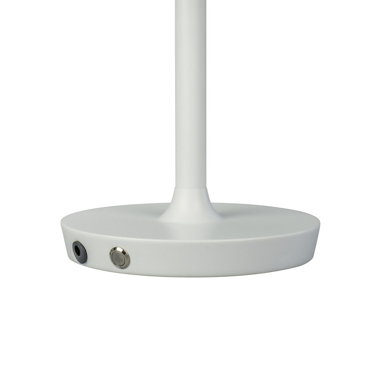 Valencia 30cm Vit portabel från Dyberg Larsen - Den eleganta Valencia bordslampan fr&aring;n Dyberg Larsen i vitt &auml;r uppladdningsbar och kan placeras d&auml;r den beh&ouml;vs mest.