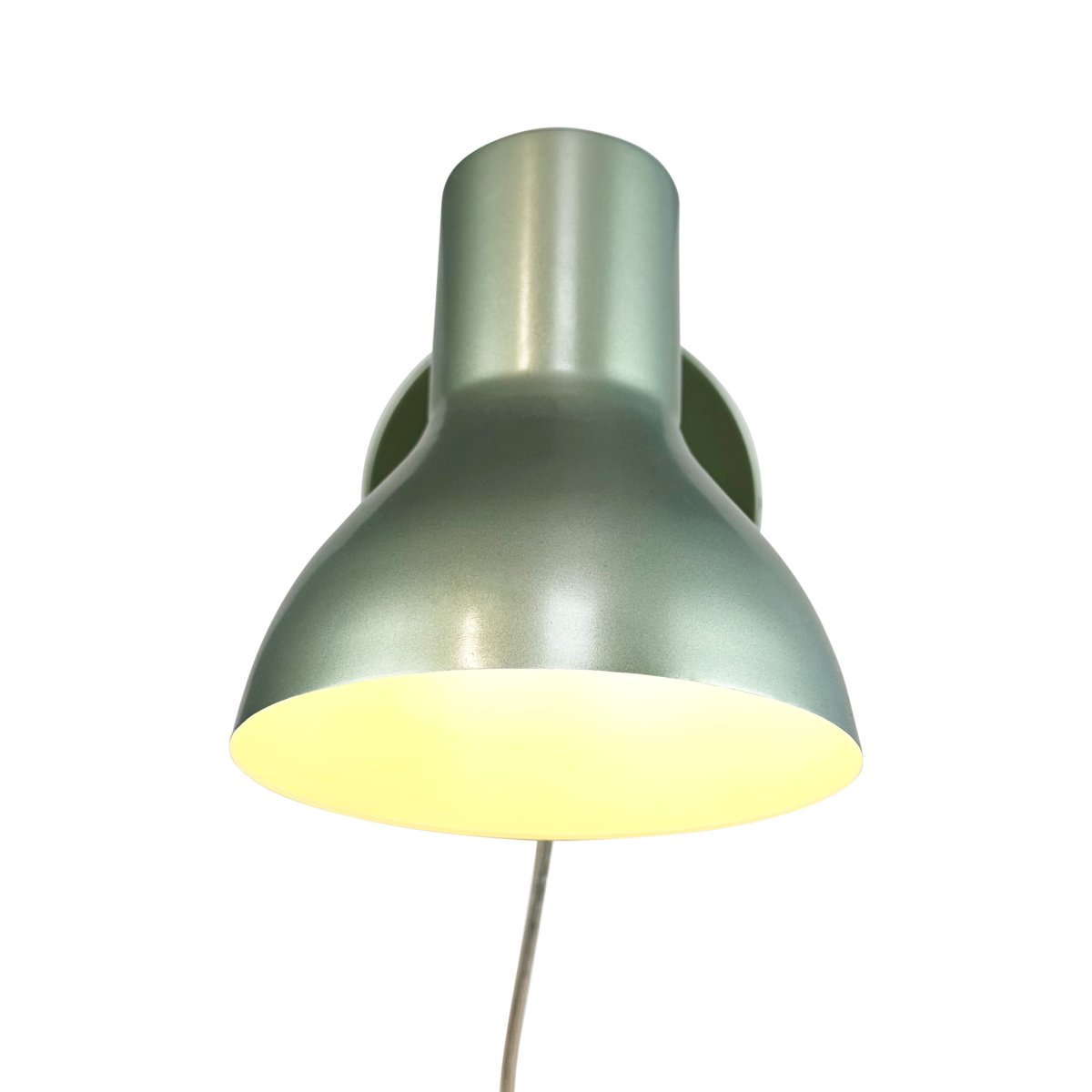 Bob Grön läslampa från Dyberg Larsen - Bob &auml;r det perfekta valet f&ouml;r det moderna hemmet och kombinerar stilren design med funktionalitet.