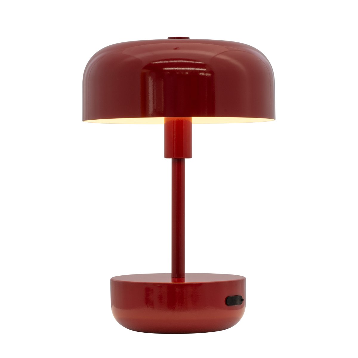 Haipot 25cm Mörkröd portabel från Dyberg Larsen - Haipot LED bordslampa i m&ouml;rkr&ouml;d, designad av Frank Kerdil f&ouml;r Dyberg Larsen, kombinerar retro och modern stil.
