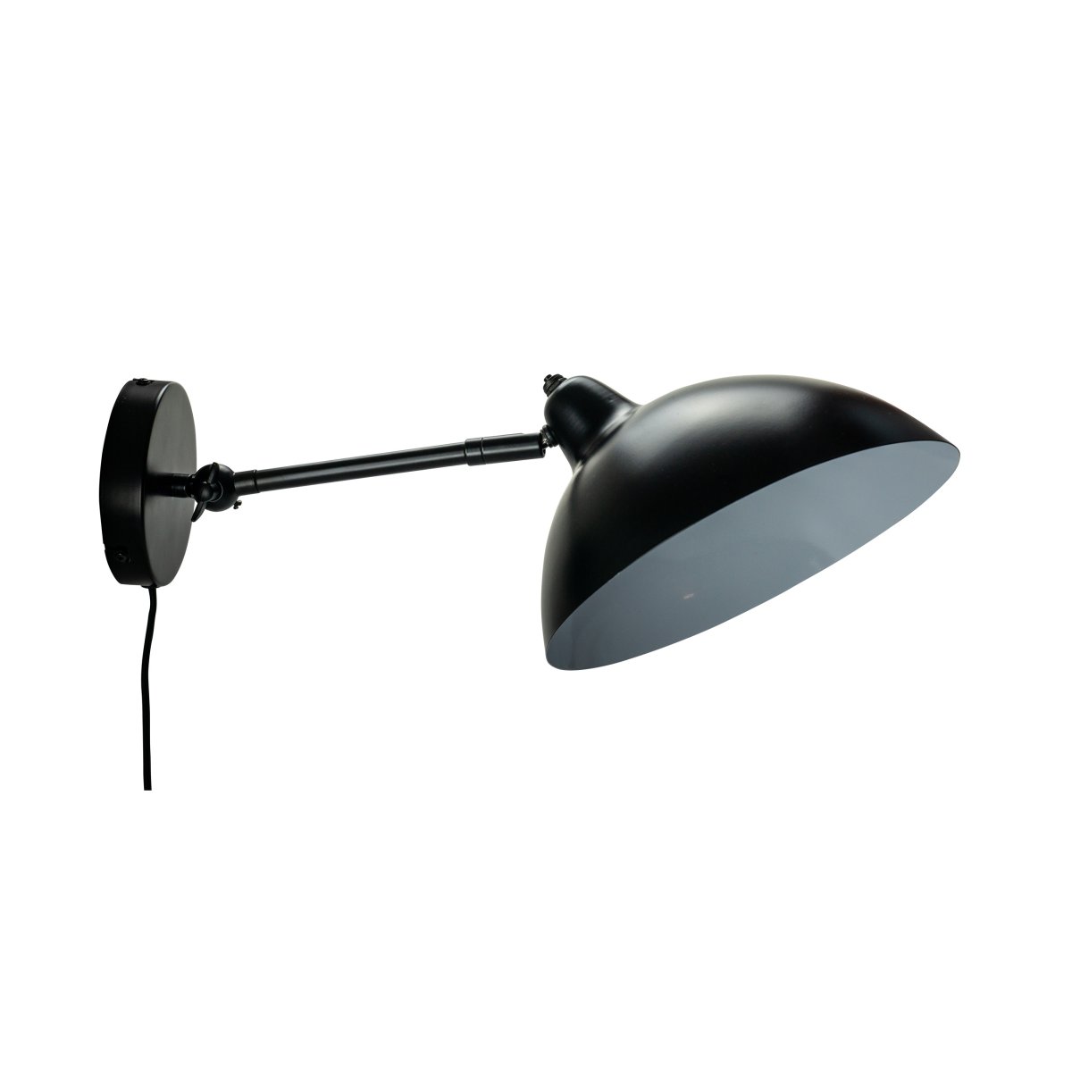 Futura 43cm Svart vägglampa från Dyberg Larsen - Tillverkad i metall med en svart utsida och vit insida, skapar den en minimalistisk look.