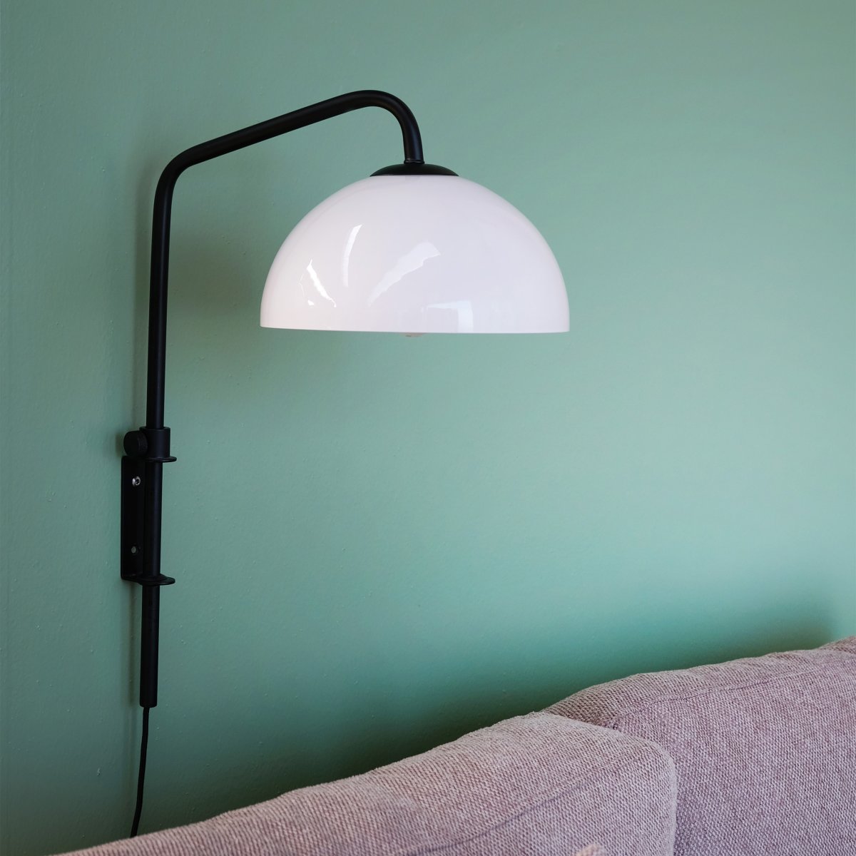 Jazz 43cm Svart vägglampa från Dyberg Larsen - Lampan kan vridas och justeras upp och ner.
