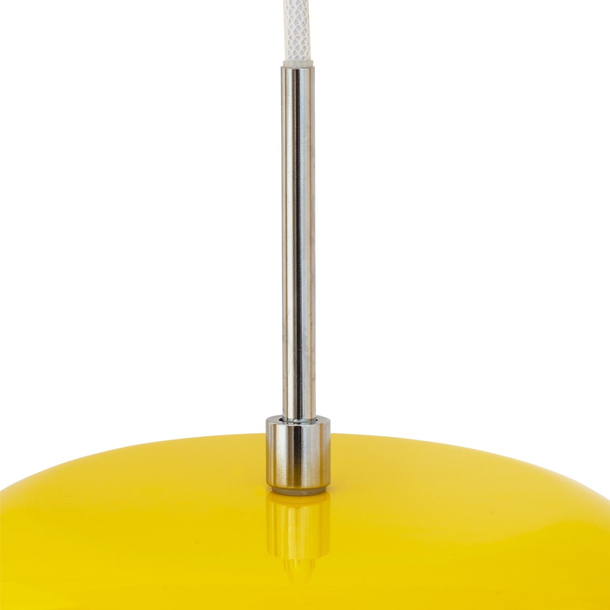 Haipot Ø23 Gul taklampa från Dyberg Larsen - Haipot-lampan har en elegant lampsk&auml;rm i opalglas och en klargul metallsk&auml;rm.