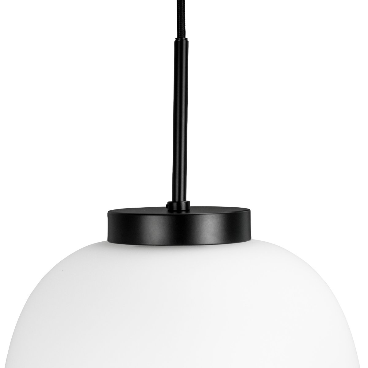 DL39 Ø25 Svart taklampa från Dyberg Larsen - DL39 pendel &auml;r en harmonisk och enkel lampa med inspiration fr&aring;n klassiska linjer och minimalistisk inredning.