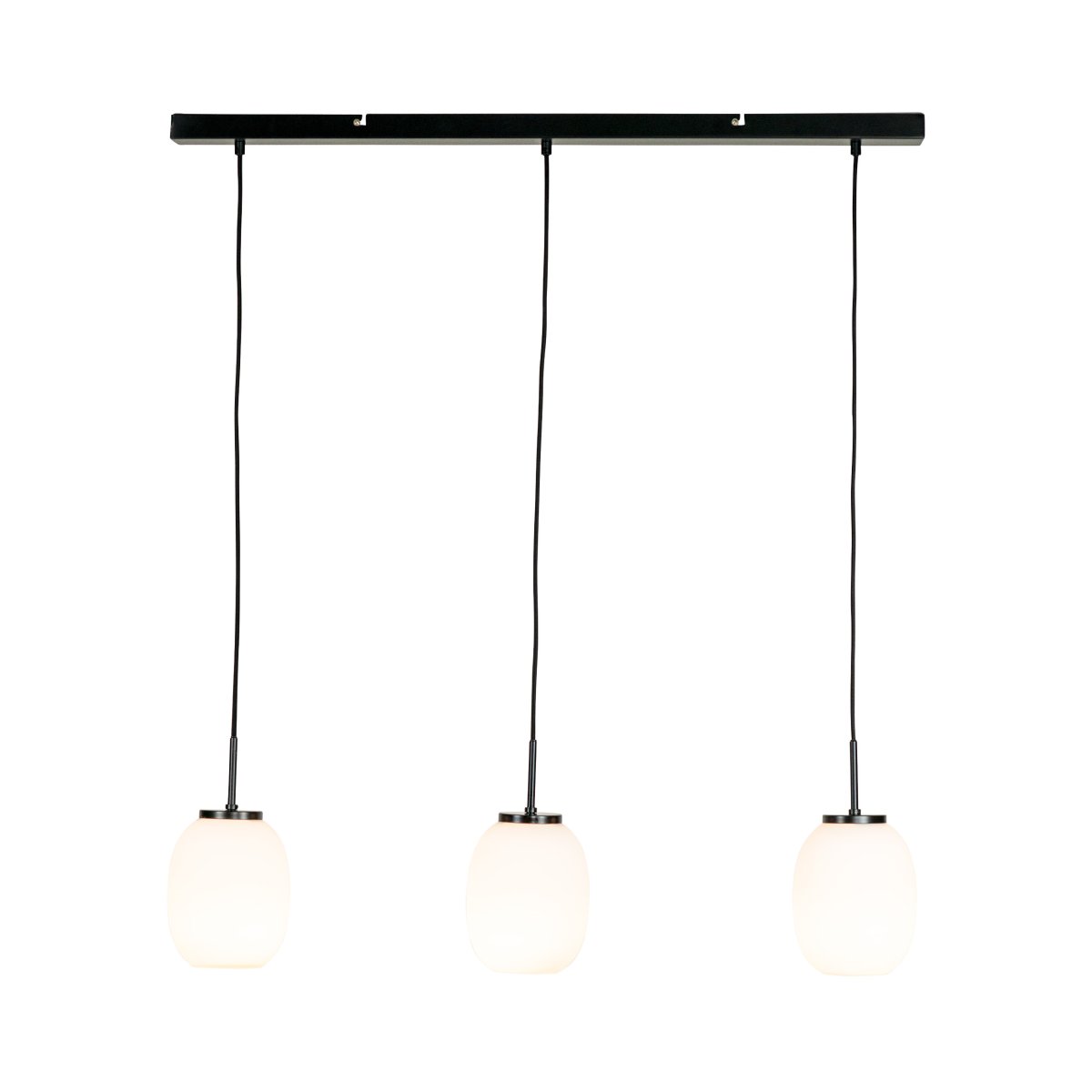 DL39 90cm Opal taklampa från Dyberg Larsen - DL39 takpendel med tre stilrena sk&auml;rmar av opalglas.