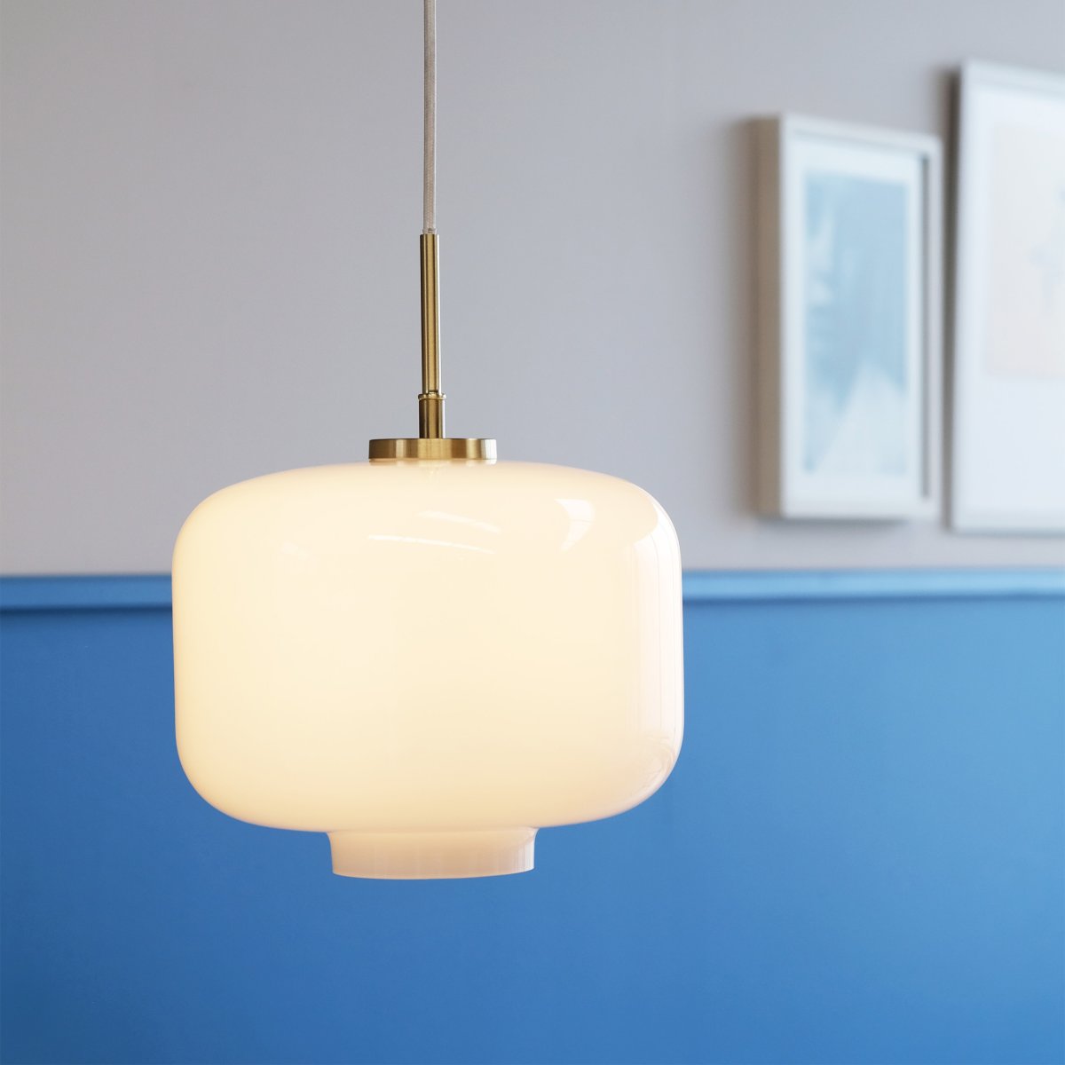 Arp Ø25 Opal taklampa från Dyberg Larsen - ARP taklampa i opalvitt glas &auml;r en klassisk modell som passar i alla milj&ouml;er, b&aring;de moderna och klassiska.