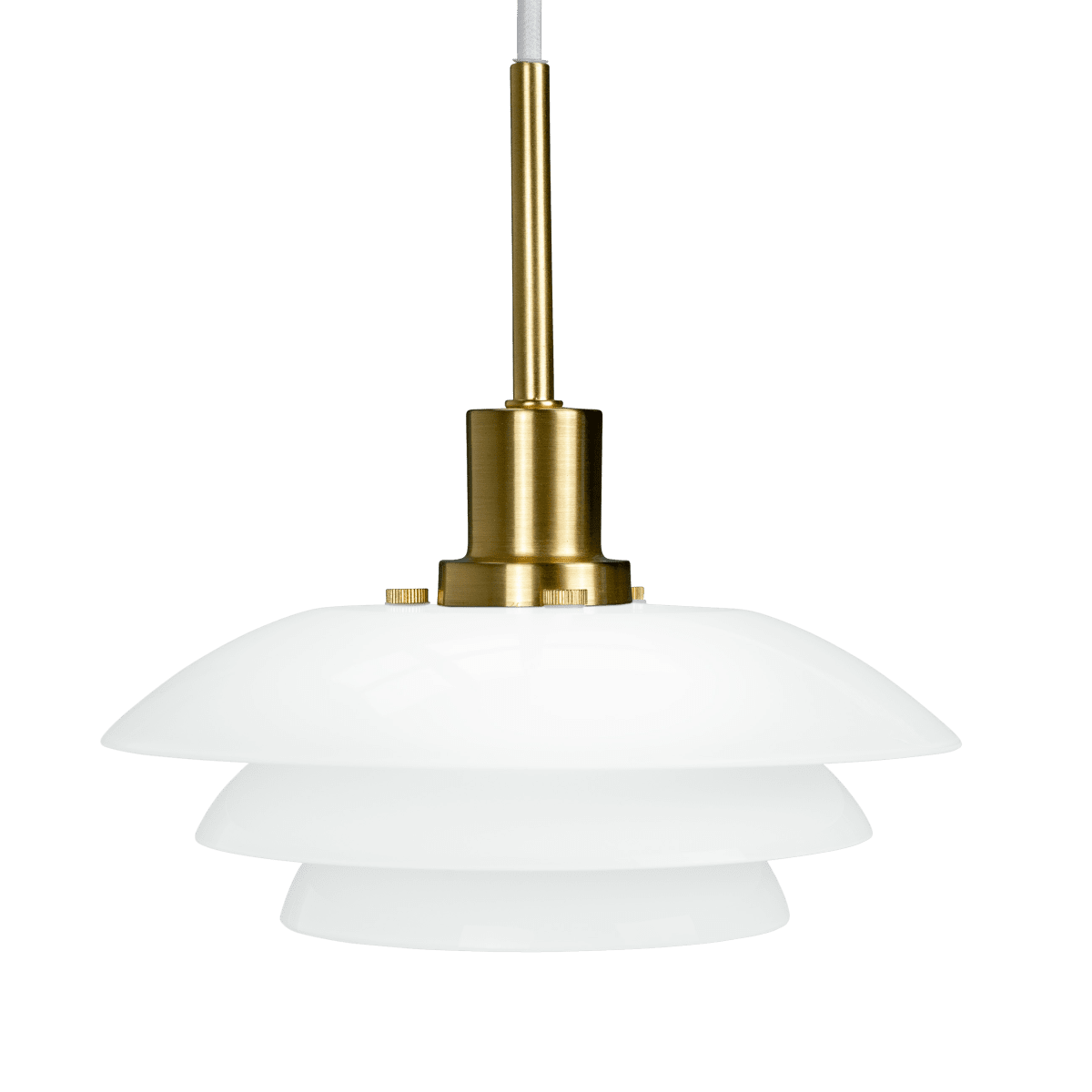 DL20 Ø20 Mässing taklampa från Dyberg Larsen - Pendeln levereras med en 3m vit textilsladd och har en klassisk och modern design med munbl&aring;st glas.