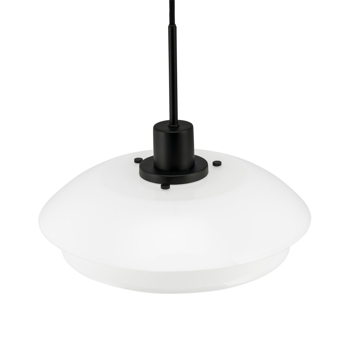DL31 Ø31 Svart taklampa från Dyberg Larsen - Pendeln levereras med en 3m svart textilsladd och har en klassisk och modern design med munbl&aring;st glas.