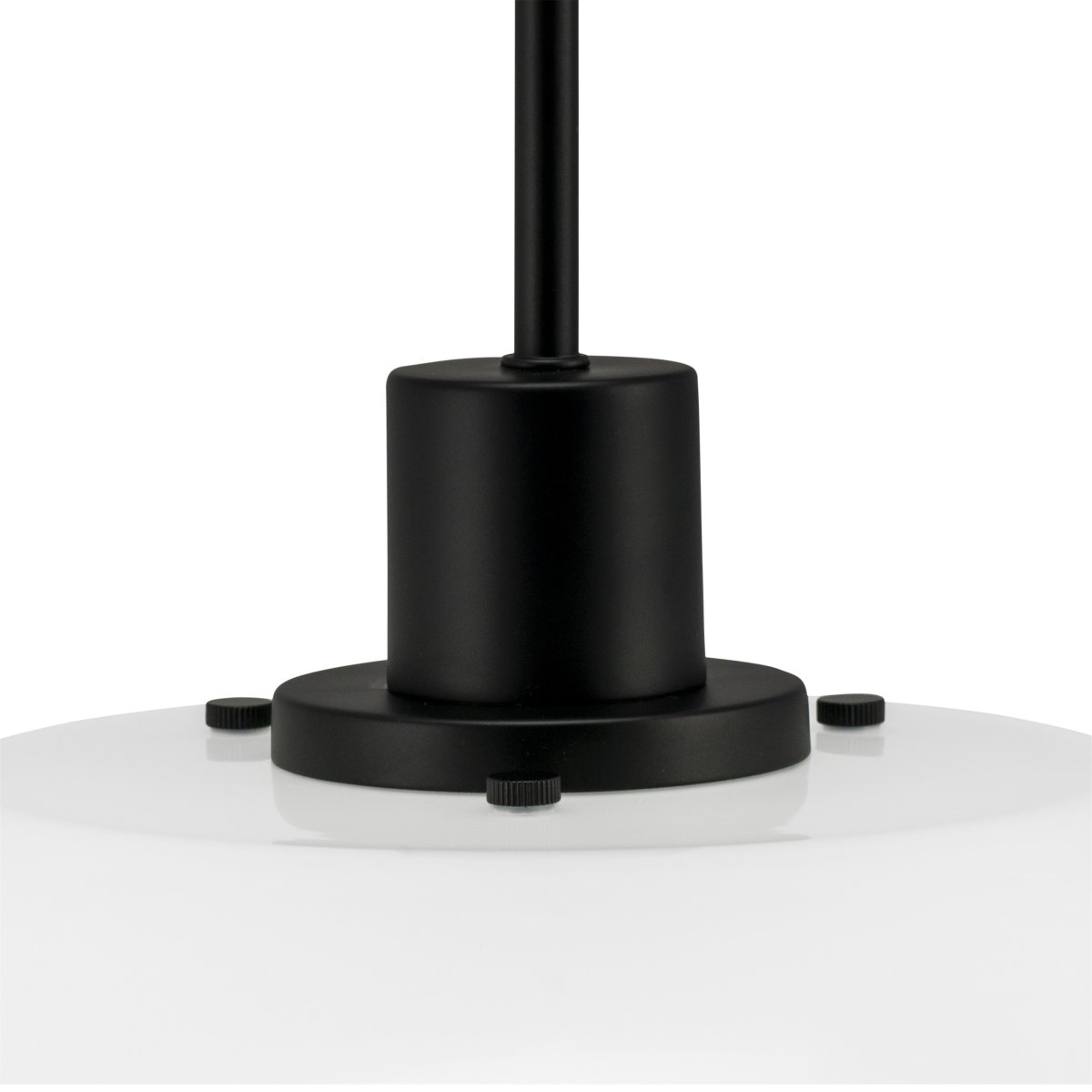 DL31 Ø31 Svart taklampa från Dyberg Larsen - Pendeln levereras med en 3m svart textilsladd och har en klassisk och modern design med munbl&aring;st glas.