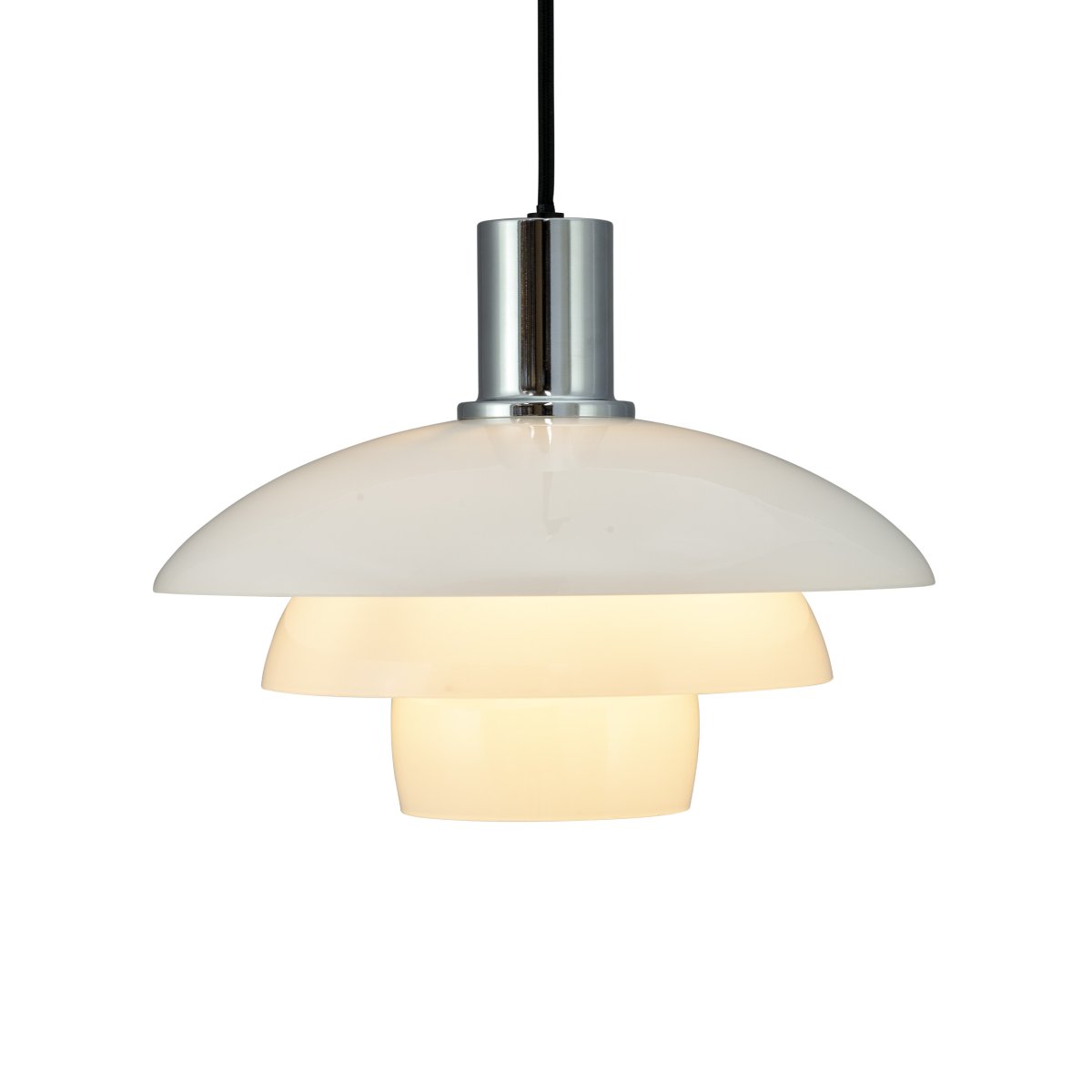 Morph Ø28 Opal taklampa från Dyberg Larsen - Morph-belysningskollektionen &auml;r designad av den v&auml;lk&auml;nda danska designern Frank Kerdil, och den kombinerar elegans med funktion, vilket g&ouml;r den till ett tidl&ouml;st och stilfullt tillskott till ditt hem.