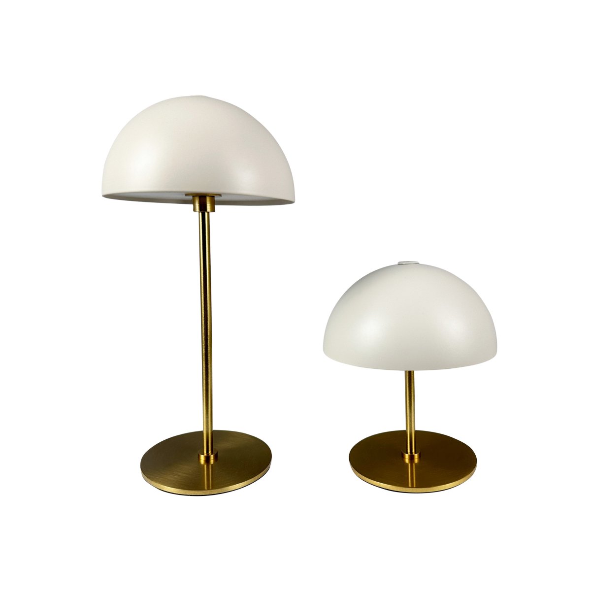 Along set 20cm Beige portabel från Dyberg Larsen - Along levereras i ett set om tv&aring; lampor som kan monteras p&aring; tre olika s&auml;tt &ndash; en h&ouml;g och en l&aring;g, tv&aring; l&aring;ga eller tv&aring; h&ouml;ga &ndash; helt utan verktyg.
