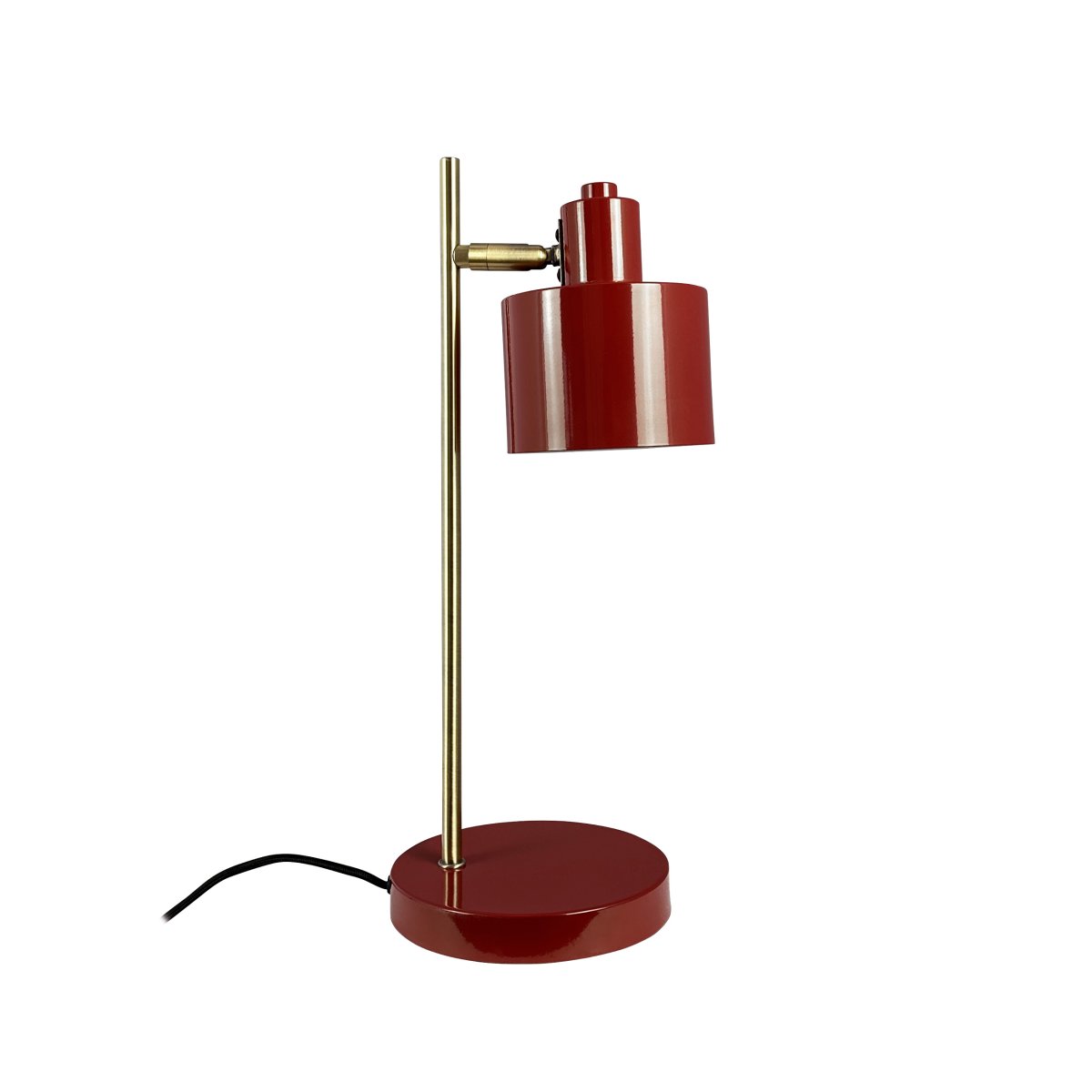 Ocean 43cm Röd skrivbordslampa från Dyberg Larsen - Med sin retrostil och moderna inslag &auml;r den en stilfull inredningsdetalj som passar perfekt i sovrummet eller som indirekt ljusk&auml;lla i vardagsrummet.