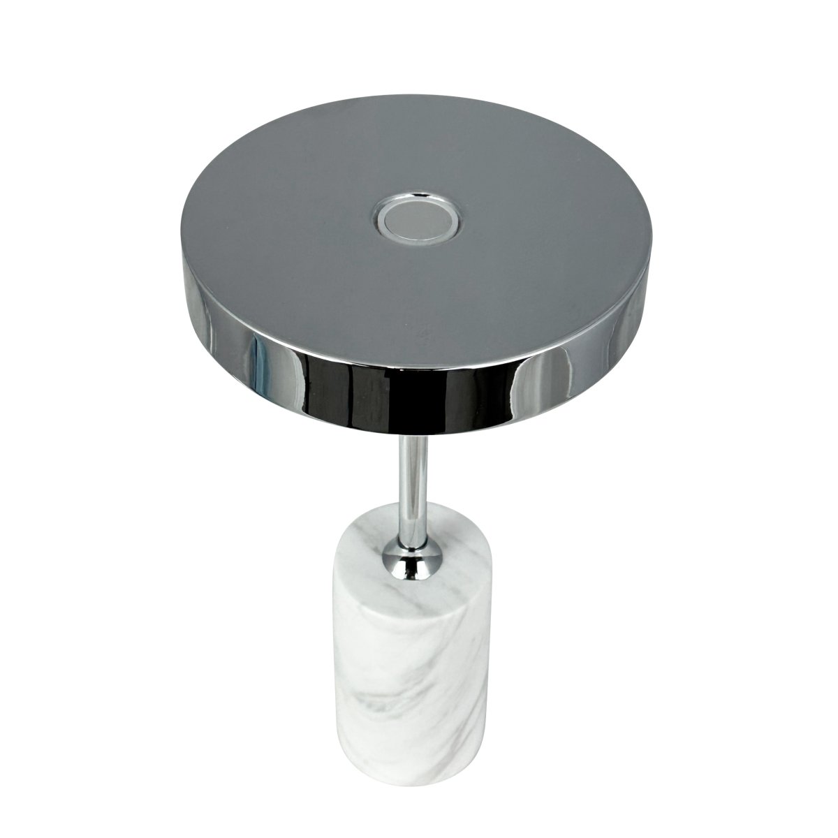 Starlight LED 25cm Krom/vit portabel från Dyberg Larsen - Med tre ljusstyrkeniv&aring;er och ett justerbart lamphuvud kan du enkelt kontrollera b&aring;de intensitet och riktning &ndash; perfekt f&ouml;r arbete, l&auml;sning eller att skapa en mysig atmosf&auml;r.