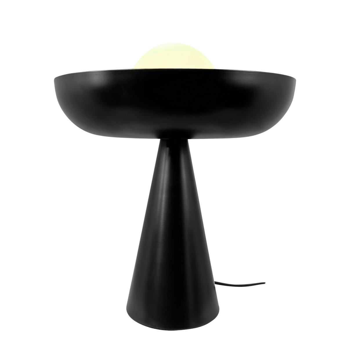 Ava 35cm Svart bordslampa från Dyberg Larsen - Kombinationen av den svarta metallbasen och den eleganta glaskupolen omger ljuset p&aring; ett f&ouml;rtrollande s&auml;tt, vilket skapar en unik och i&ouml;gonfallande ljuspunkt i din inredning.