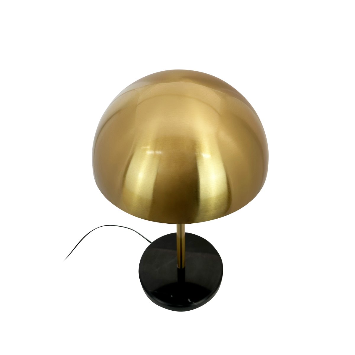 Nancy 50cm Mässing/svart bordslampa från Dyberg Larsen - Tillverkad i m&auml;ssing med en solid marmorfot, ger lampan en exklusiv k&auml;nsla.