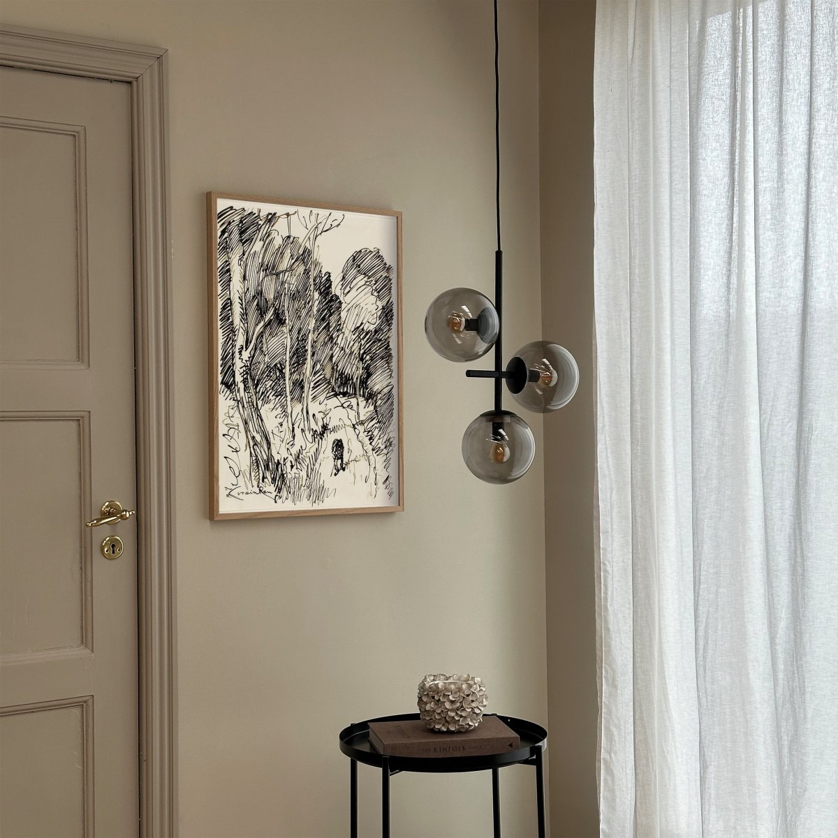 Como Ø30 Svart taklampa från Dyberg Larsen - Detta g&ouml;r Como till en perfekt kombination av funktion och stil som lyfter din inredning till n&auml;sta niv&aring;.