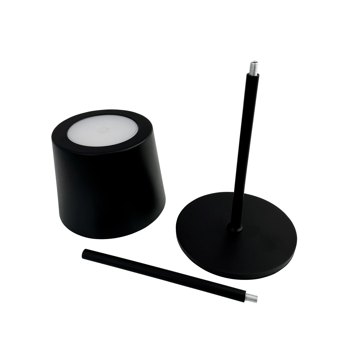 Karl 37cm Svart portabel från Dyberg Larsen - Karl passar b&aring;de inomhus och utomhus och &auml;r l&auml;tt att flytta runt, vilket g&ouml;r den idealisk f&ouml;r s&aring;v&auml;l hemmet som uteplatsen.