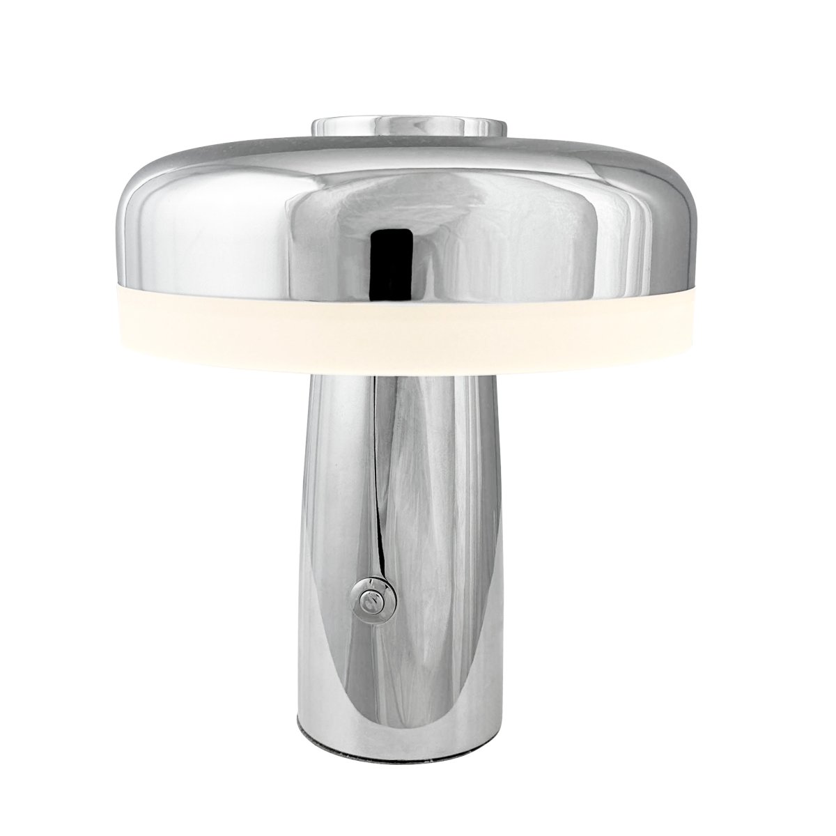 Porter 16cm Krom portabel från Dyberg Larsen - Porter LED uppladdningsbara bordslampa &auml;r en modern och funktionell lampa med en unik design d&auml;r ljuset kommer fr&aring;n kanten, vilket ger ett behagligt och j&auml;mnt ljus.
