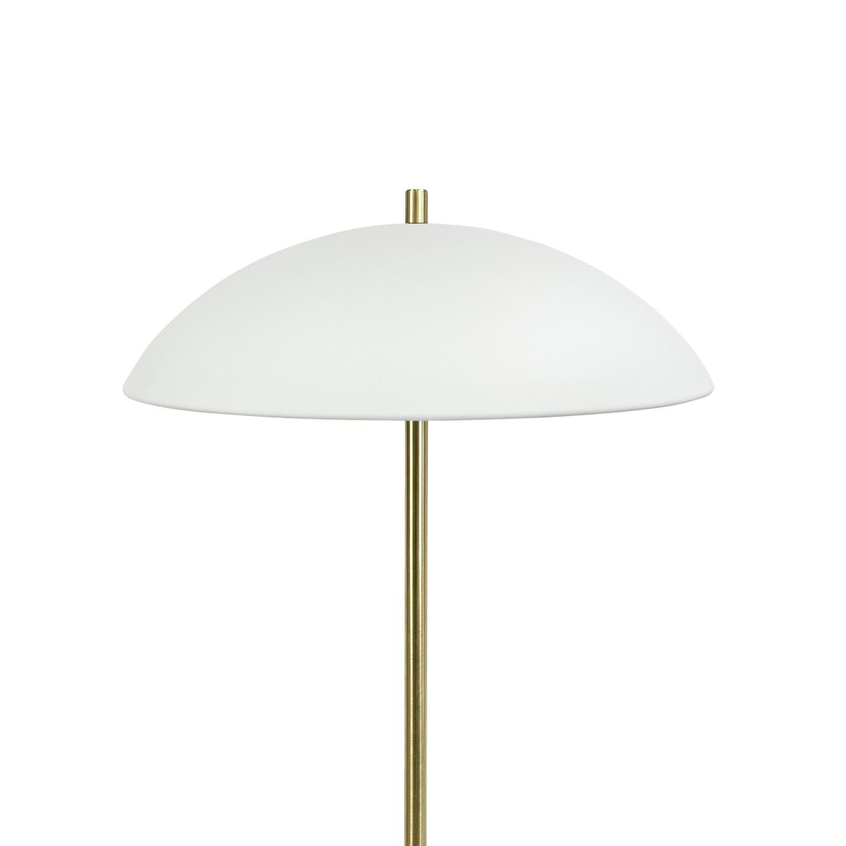 Globus Mässing/beige golvlampa från Dyberg Larsen - Lampan &auml;r tillverkad i metall och kombinerar en mjuk beige ton med detaljer i m&auml;ssingfinish, vilket ger ett harmoniskt och modernt uttryck.