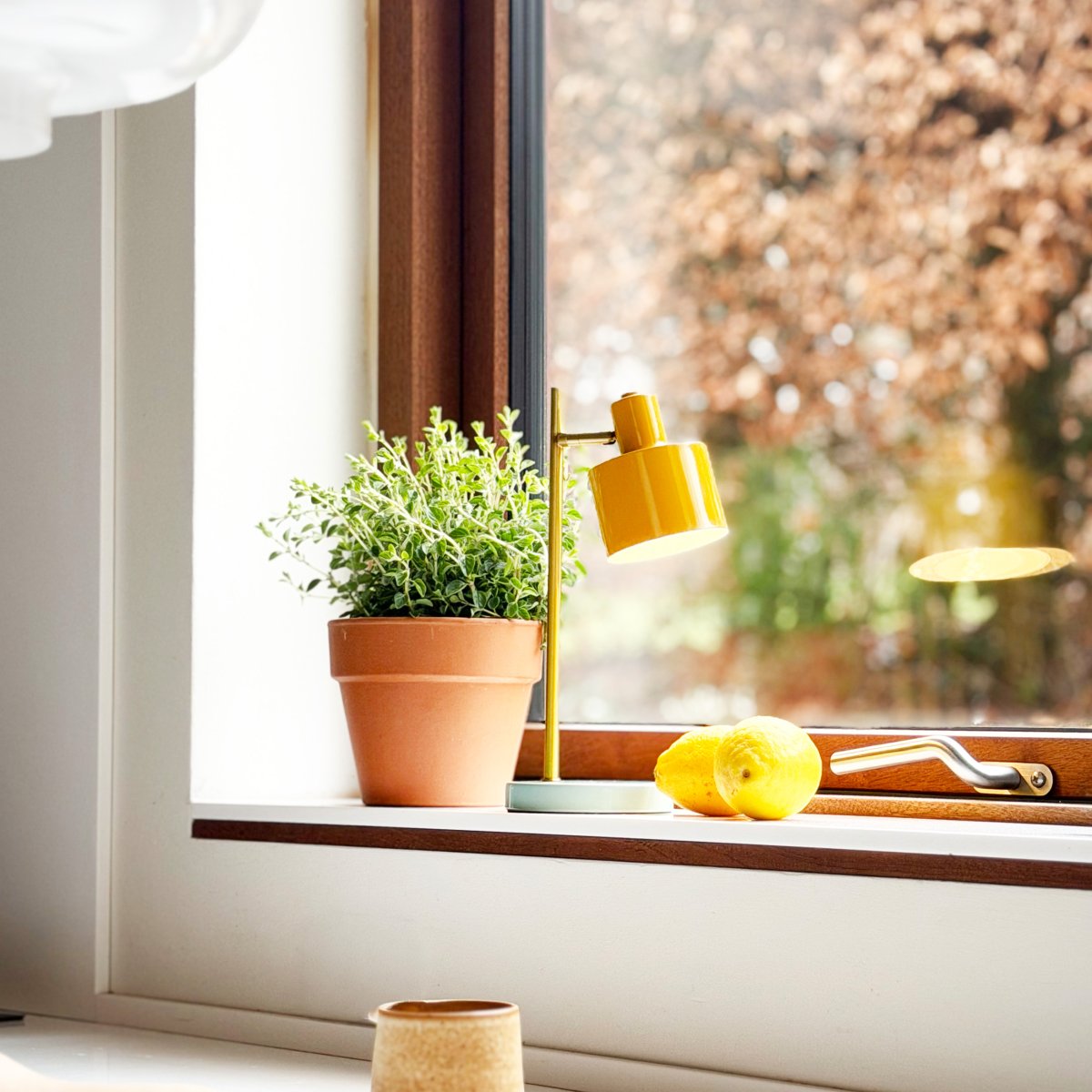 Ocean Mini 28cm Flerfärgad portabel från Dyberg Larsen - Fulladdad p&aring; cirka 6 timmar och den lyser i upp till 20 timmar p&aring; l&auml;gsta ljusstyrkan och upp till 4 timmar p&aring; h&ouml;gsta.