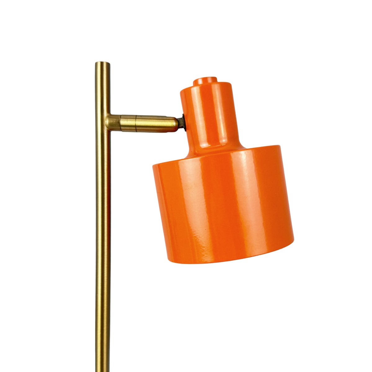 Ocean Mini 28cm Orange portabel från Dyberg Larsen - Fulladdad p&aring; cirka 6 timmar och den lyser i upp till 20 timmar p&aring; l&auml;gsta ljusstyrkan och upp till 4 timmar p&aring; h&ouml;gsta.
