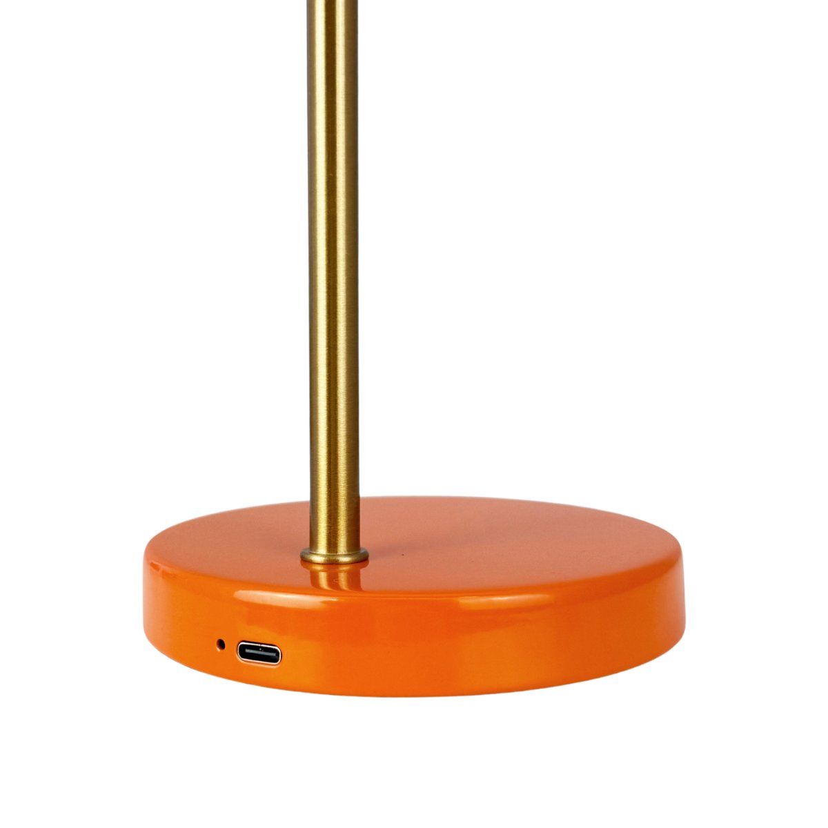 Ocean Mini 28cm Orange portabel från Dyberg Larsen - Fulladdad p&aring; cirka 6 timmar och den lyser i upp till 20 timmar p&aring; l&auml;gsta ljusstyrkan och upp till 4 timmar p&aring; h&ouml;gsta.