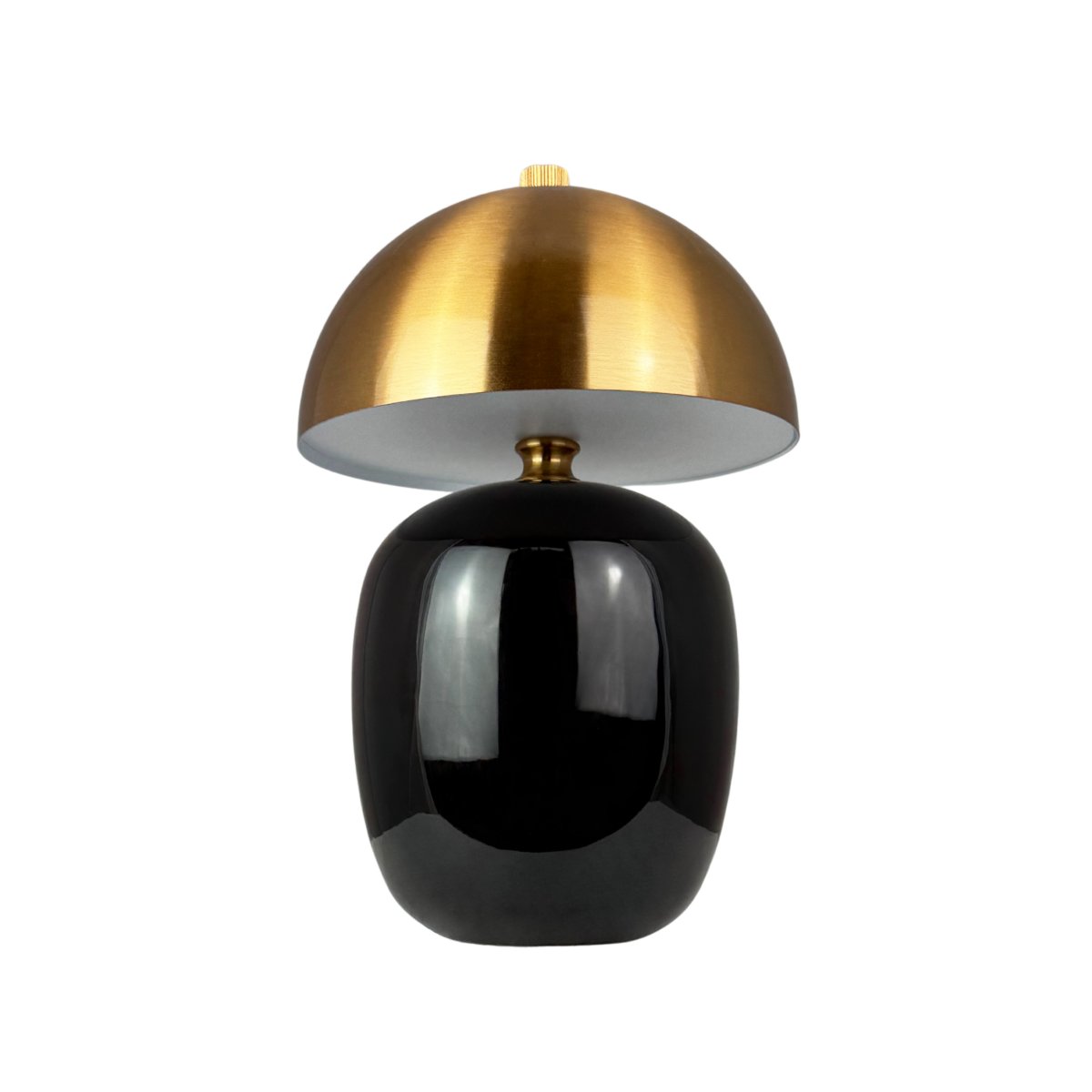 Manhatten 23cm Svart/mässing portabel från Dyberg Larsen - Lampan laddas fullt p&aring; cirka 8 timmar och lyser upp till 40 timmar p&aring; l&auml;gsta ljusstyrka samt upp till 8 timmar p&aring; h&ouml;gsta.